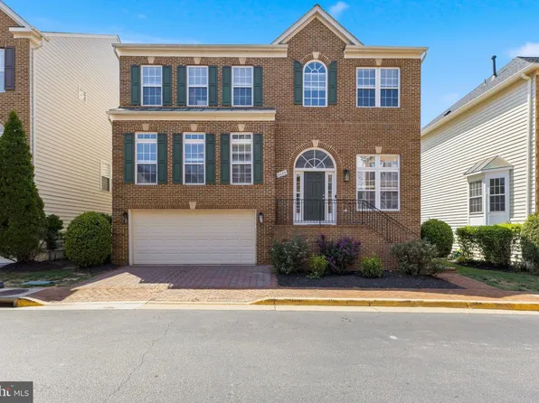 9136 Lake Parcel Dr, Fort Belvoir, VA 22060