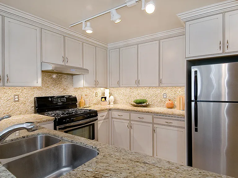 650 Chestnut St #302 — Photo 10