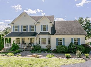 38 Canterbury Ln, Hackettstown, NJ 07840