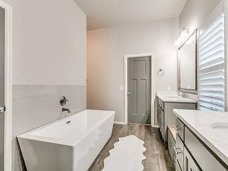18704 Neri Dr — Photo 9