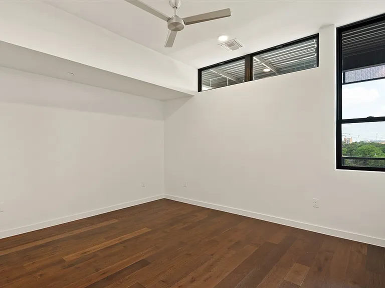 1322 E 12th St #407 — Photo 10