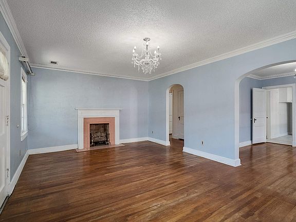 4th image of 3543 Coleman Ave