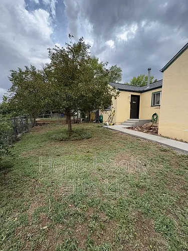 1230 N Chestnut St Photo 1