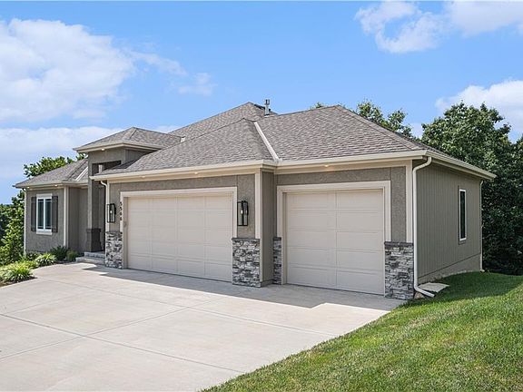 2nd image of 5566 Thousand Oaks Dr