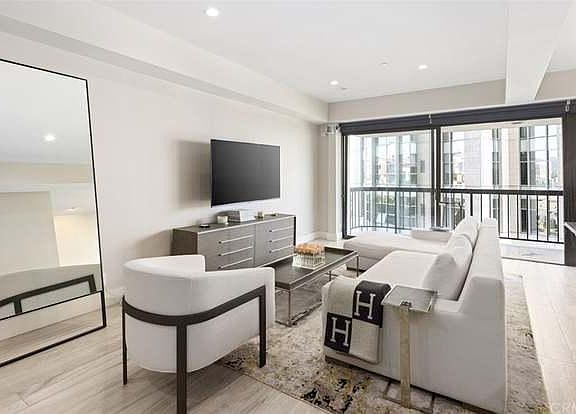 2nd image of 10790 Wilshire Blvd APT 504