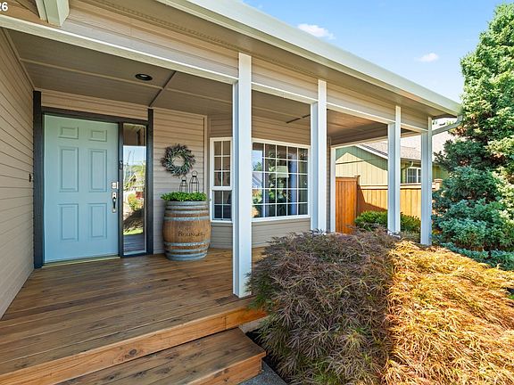 4th image of 2249 Bonnie Ln