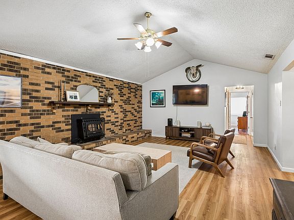 5th image of 210 Lanier Rd