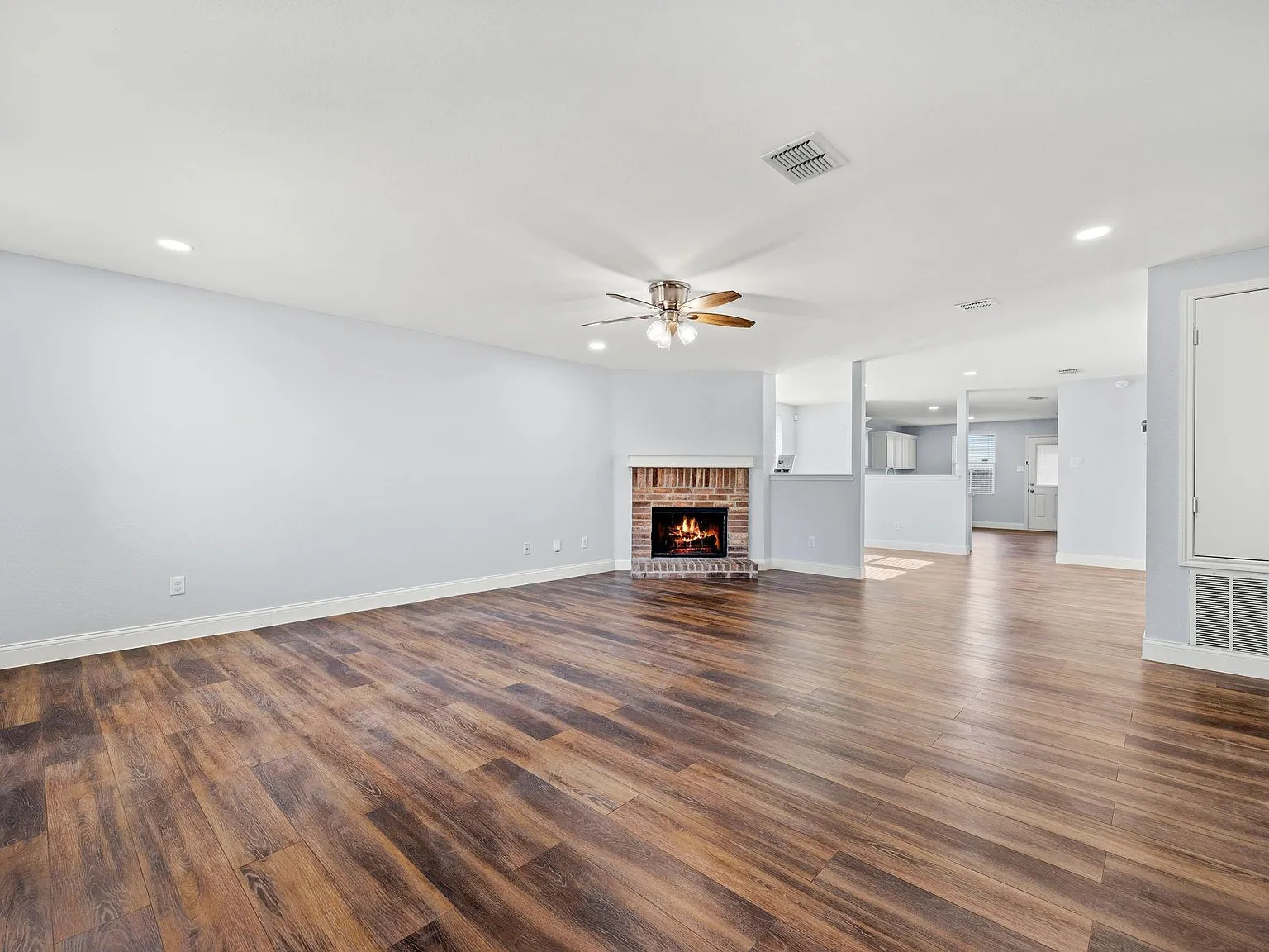3 bed, 1860 sqft, $2,200 — Photo 3
