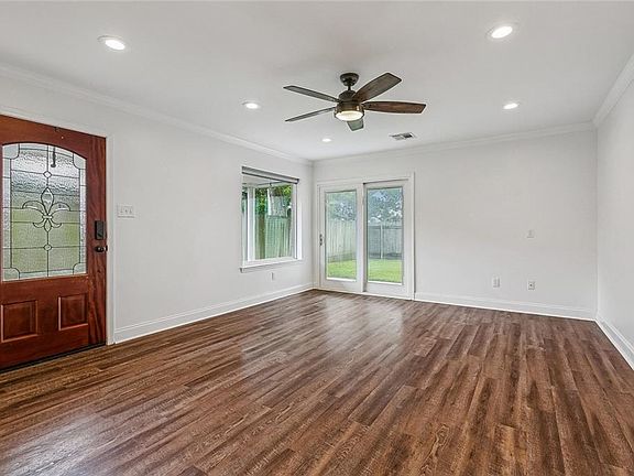 2nd image of 422 Nursery Ave