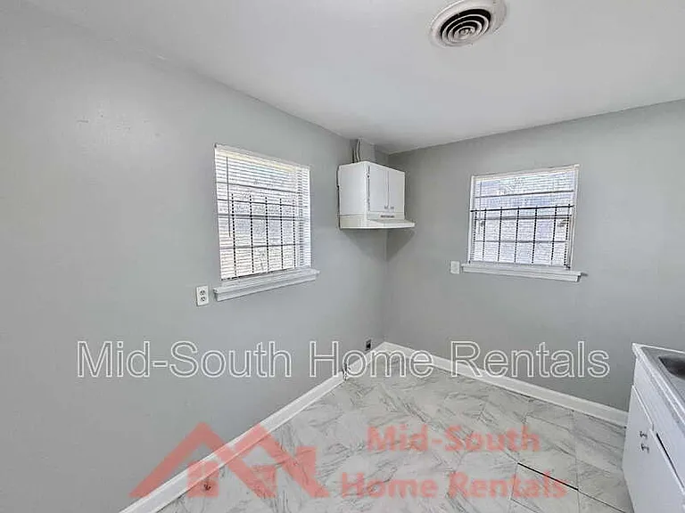 2054 Benford St — Photo 7