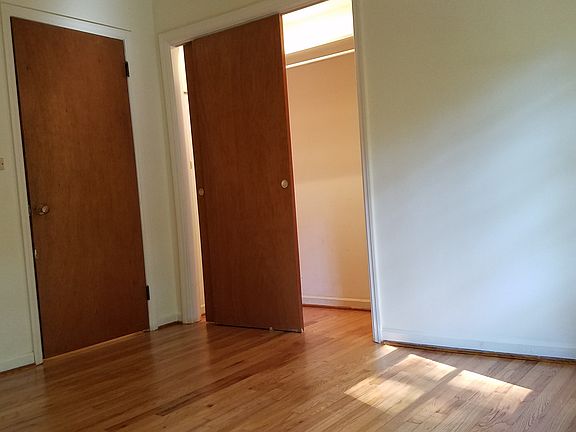 bedrooms w Large lit closets