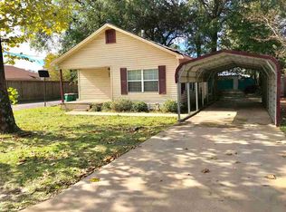 201 Whippoorwill Ave, Henderson, TX 75652