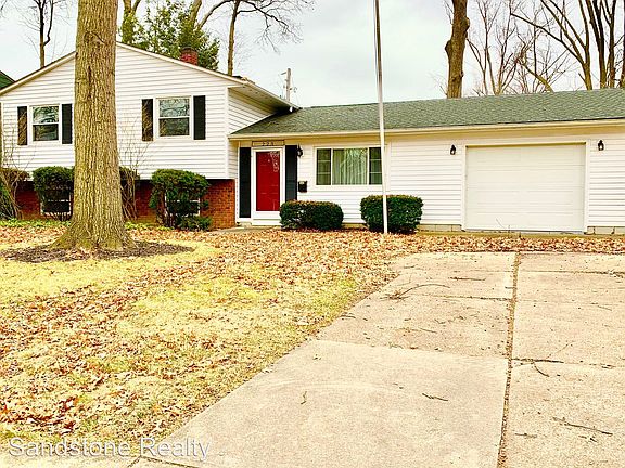3rd image of 223 Beachwood Ave