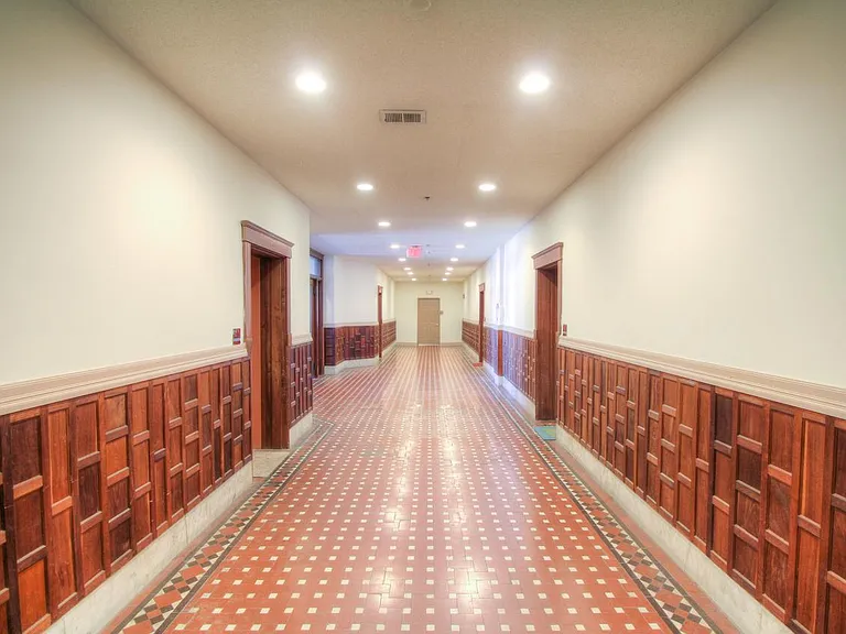921 William H Taft Rd — Photo 1