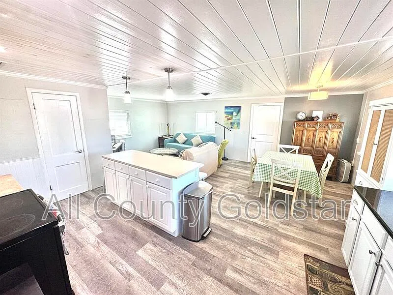 2 bed, 1.5 bath, 948 sqft, $1,650 — Photo 3