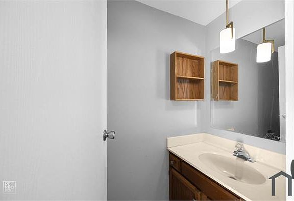 5th image of 255 Gregory St #9