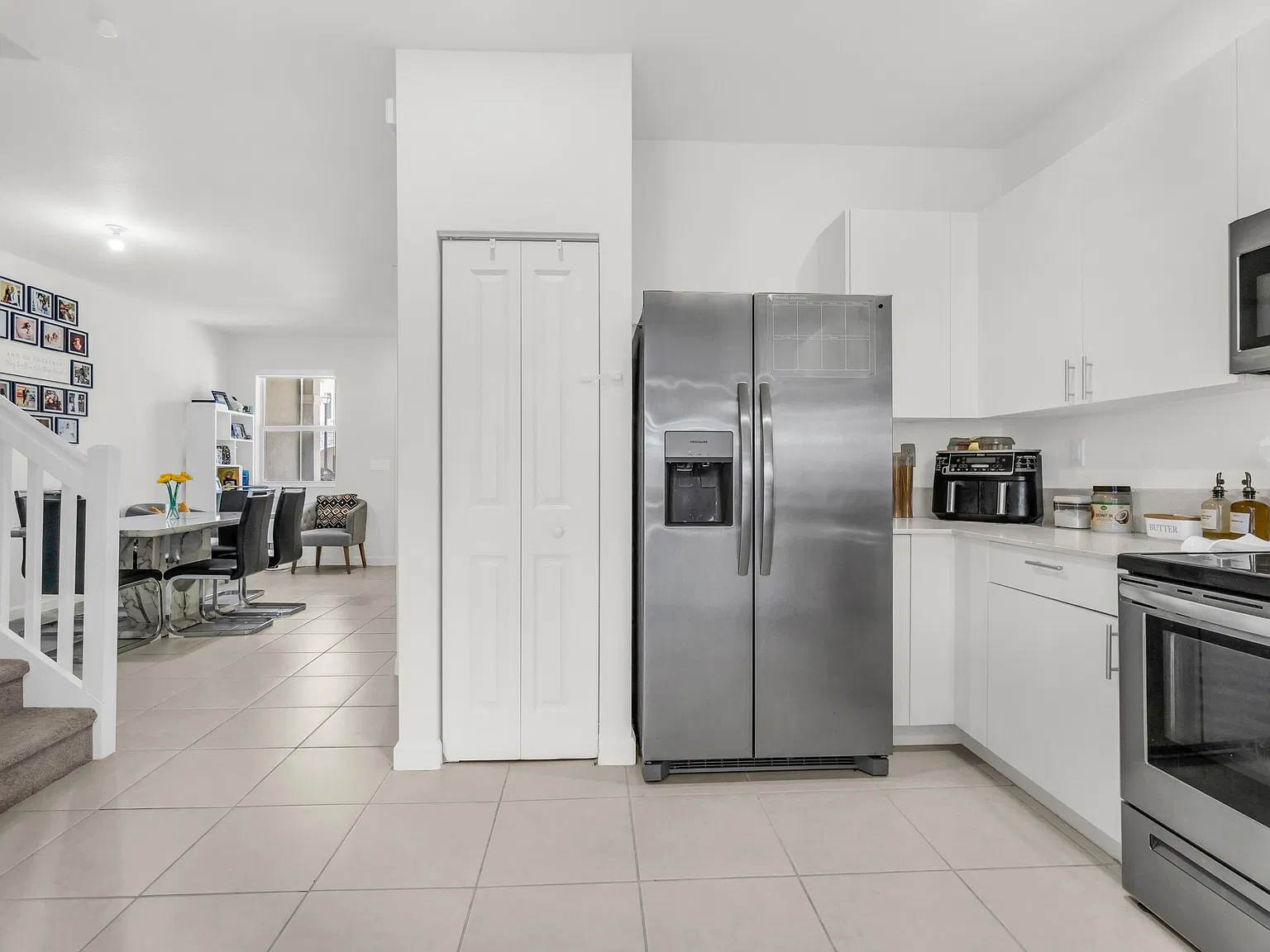 4 bed, 2.5 bath, 1820 sqft, $3,000 — Photo 4