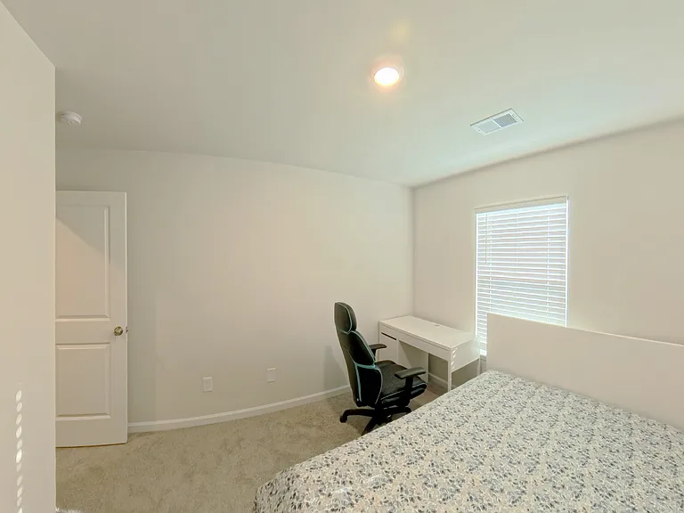 916 Drake Grove Ln — Photo 18