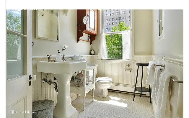 Sold by Douglas Elliman | media 14