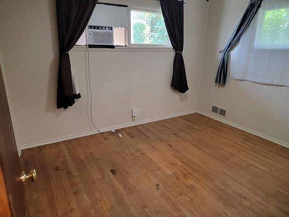 5th image of 2419 Veldee Ave