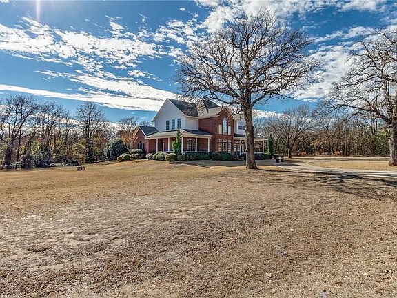 3rd image of 10 Shady Creek Ln