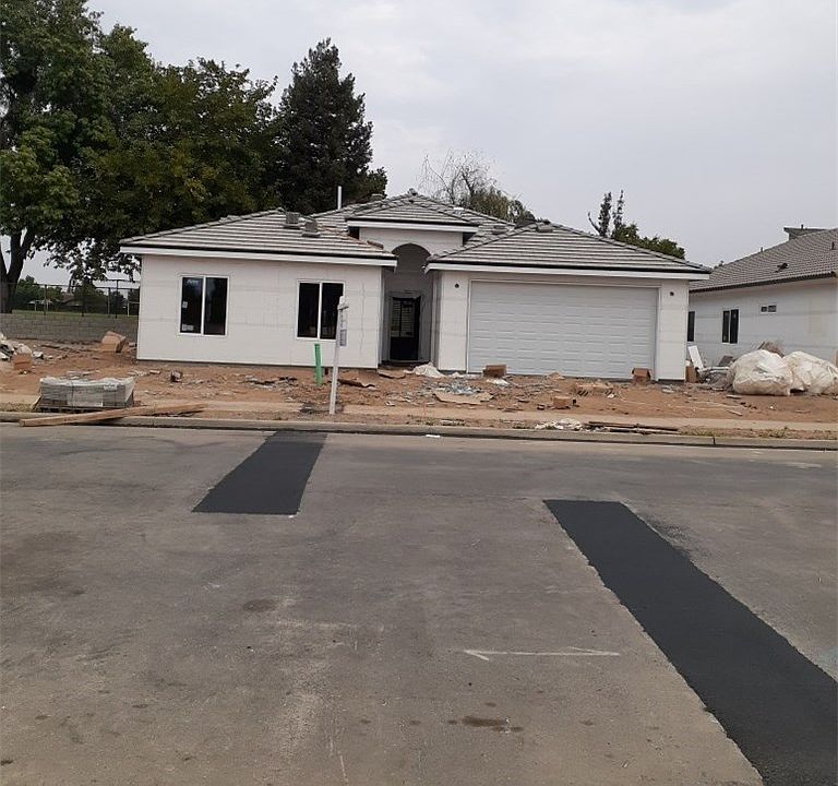 2nd image of 1031 E Adell St