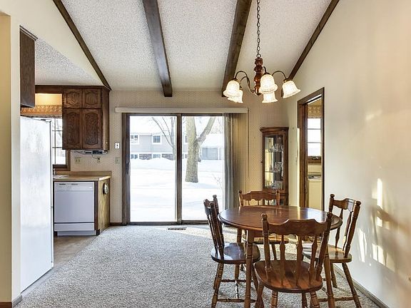 5th image of 22 Somerset Dr