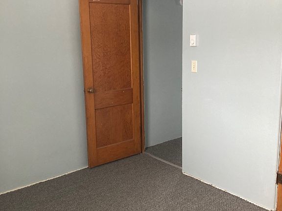 2nd image of 522 W 9th St #522