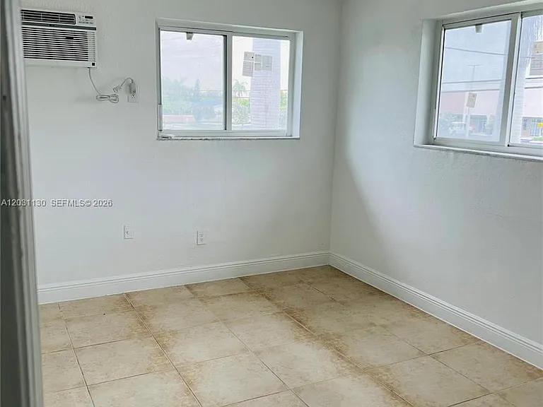 880 NE 18th Ave #3 — Photo 8