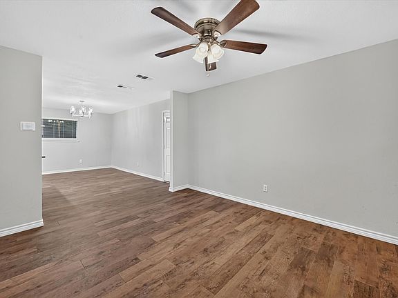 5th image of 3633 Larry Ave