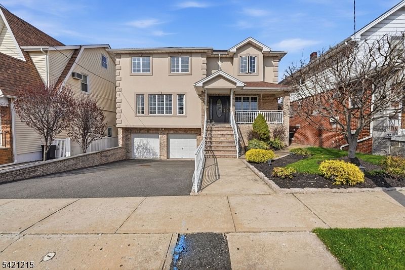 1st image of 16 Arlington Blvd