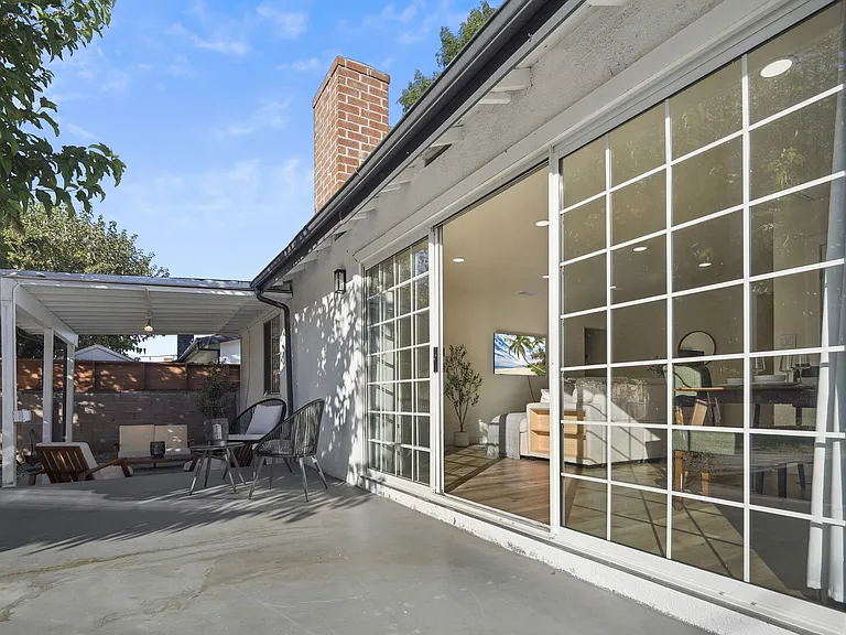Woodlake Ave — Photo 14