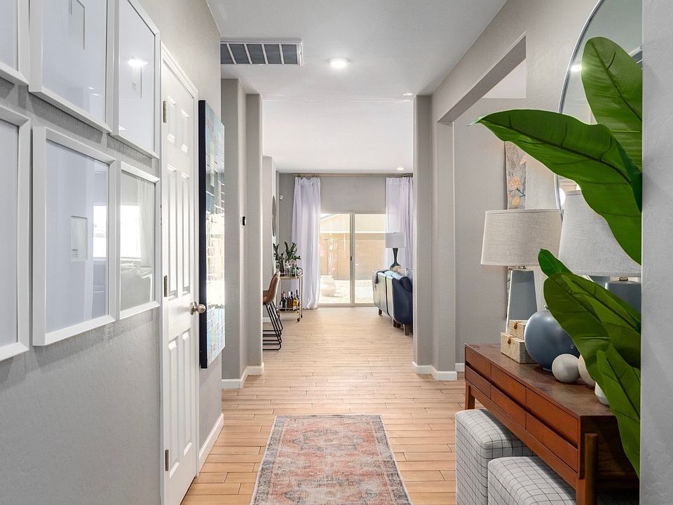 1st image of 155 W Jamaica Pl