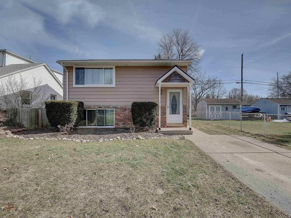 1st image of 2976 Brisbane Ave