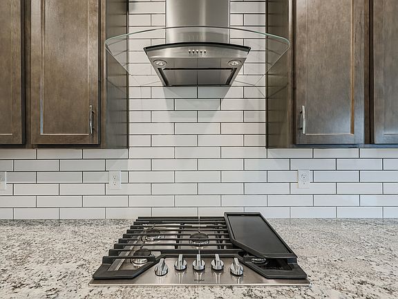 Gas cook top with a modern backsplash