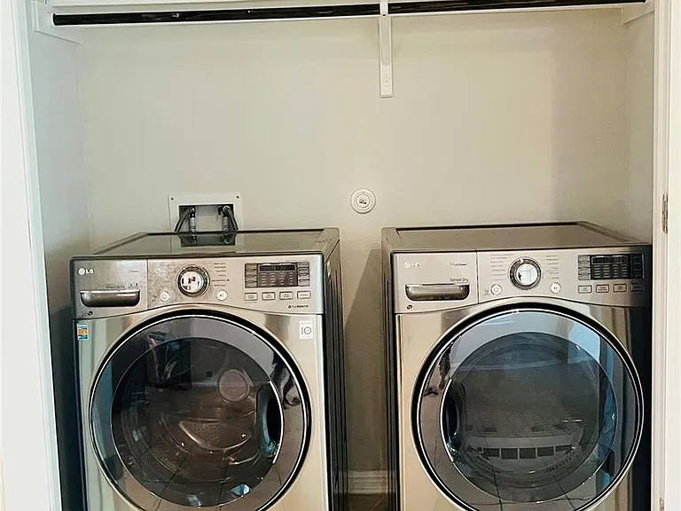 240 La Escalera Dr — Photo 26