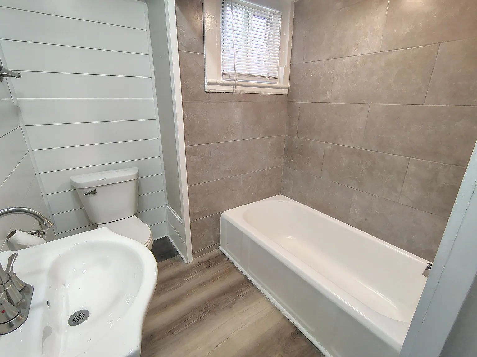 2 bed, 800 sqft, $1,200 — Photo 2