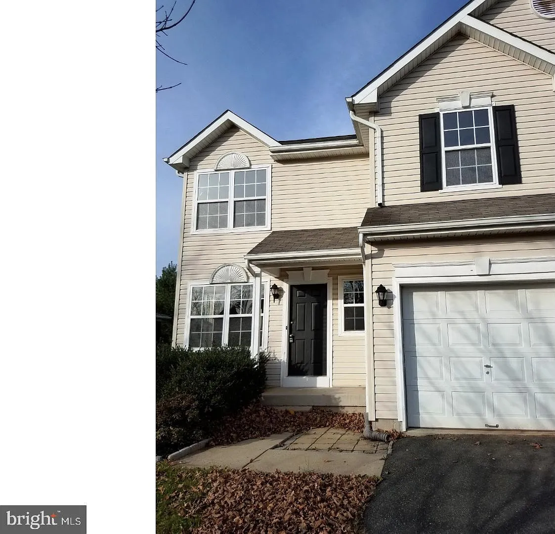 2 bed, 2.5 bath, 1489 sqft, $1,950 — Photo 2