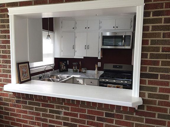 Pass thru to kitchen