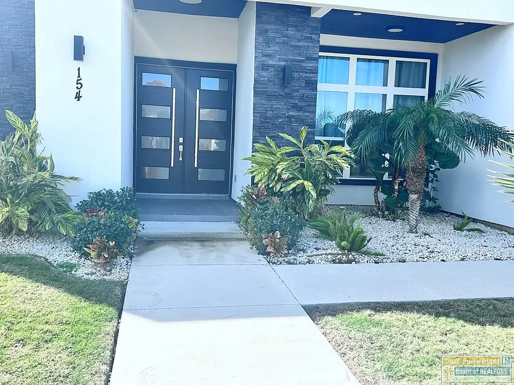 4 bed, 3.0 bath, 3255 sqft, $4,200 — Photo 2