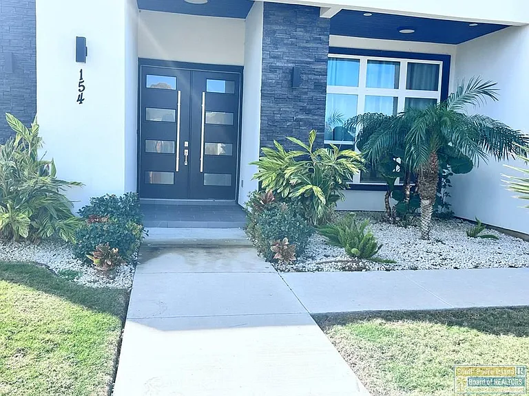 154 Oleander Dr — Photo 2