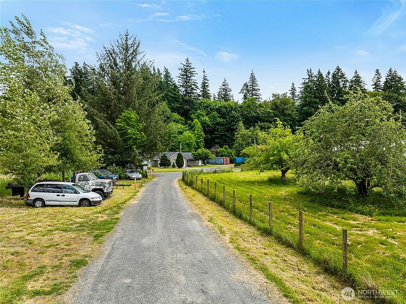 3rd image of 4250 Dewey Road