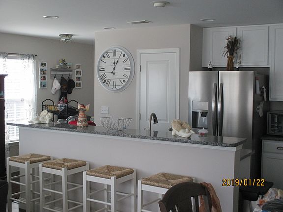 Kitchen sitting area