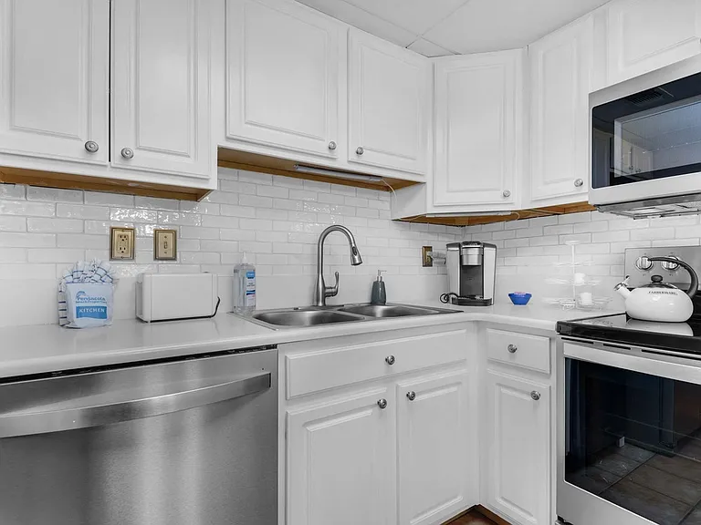 336 Fort Pickens Rd W #101 — Photo 4
