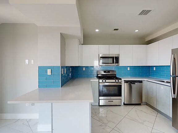 4th image of 17730 Wexford Ter #Penthouse 806