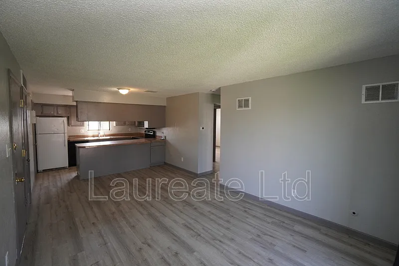 2 bed, 1.0 bath, 900 sqft, $1,595 — Photo 3