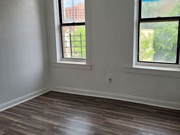 3rd image of 3177 Villa Ave #1E