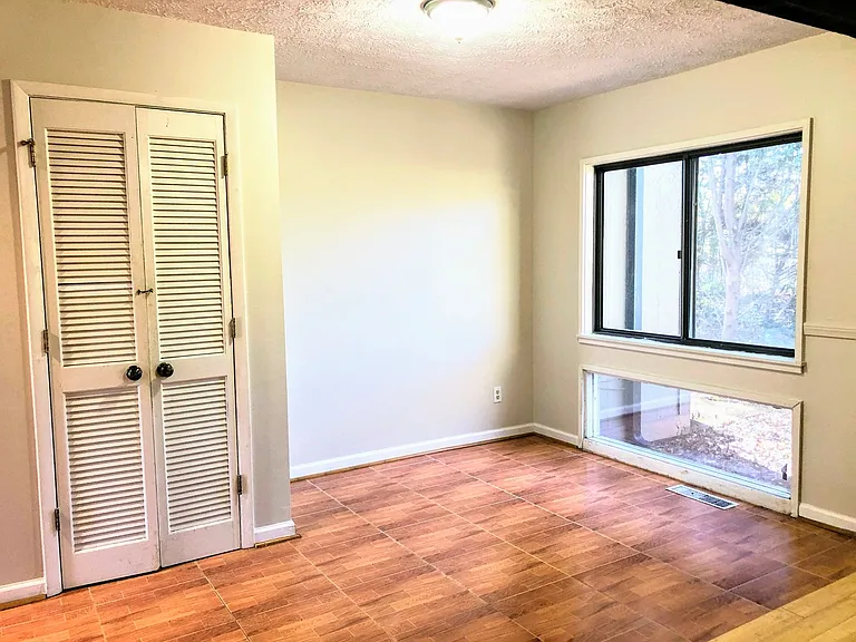 174 Woodstone Dr — Photo 16
