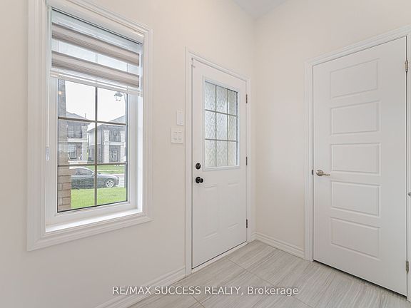 4th image of 32 George Brier Dr W