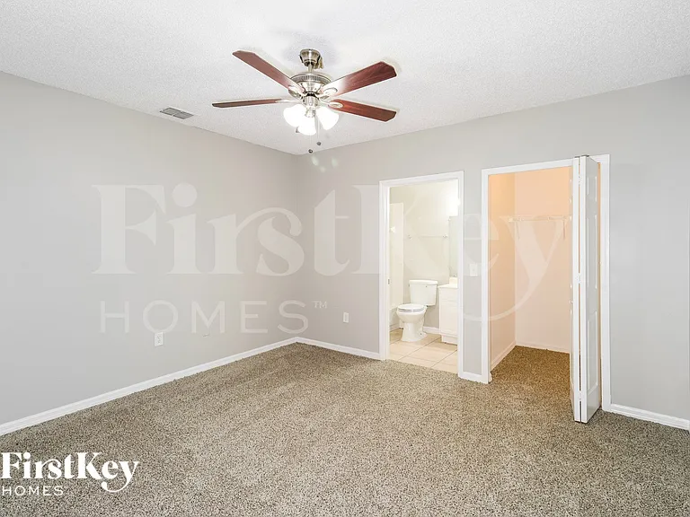 1164 Schumann Dr — Photo 6